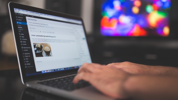 Informatikai referenciák: miért nem elég egy „szép weboldal” vagy egy AI-generált megoldás?